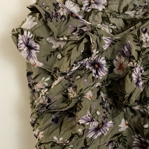 American Eagle ruffle tank - Picture 2 of 3